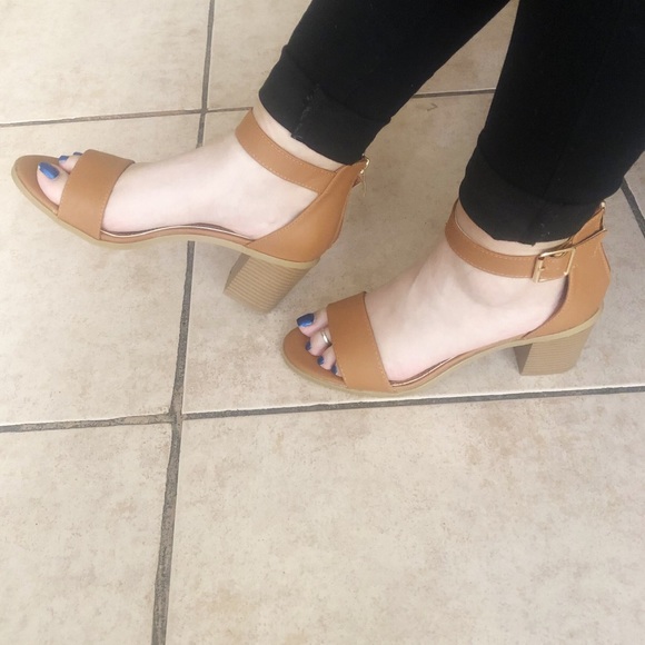 Classic Tan/Brown Open toe block heel - Picture 4 of 4
